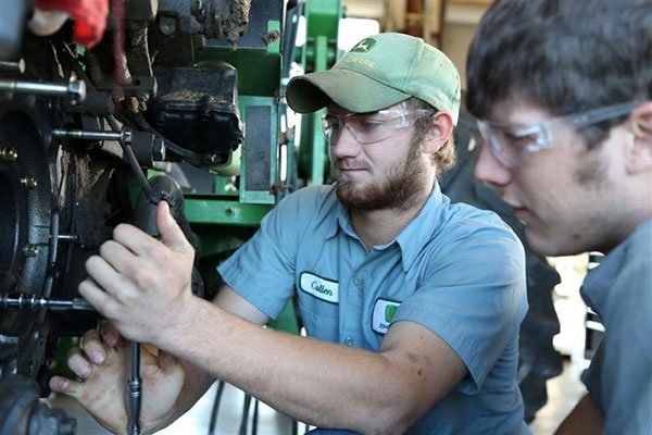 John-Deere-Service-Techician