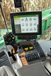 John-Deere-2018-S-Series-Combine-Controls