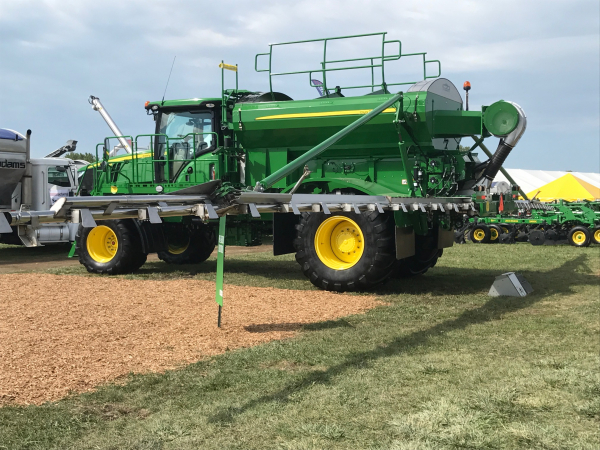 F4365 High-Capacity Nutrient Applicator