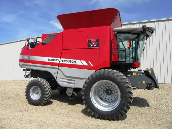 2013 MASSEY FERGUSON 9520 COMBINE 655/732 SAVE $38,000