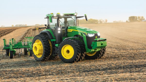 JOHN DEERE REVEALS FULLY AUTONOMOUS TRACTOR 
