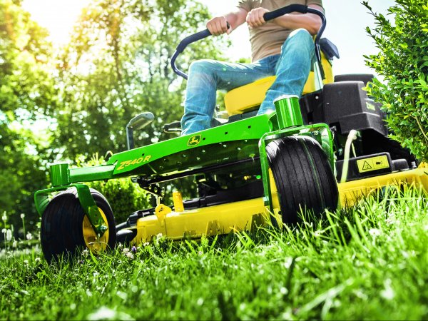 John Deere Residential Zero Turn Mower Service_crop_657_493