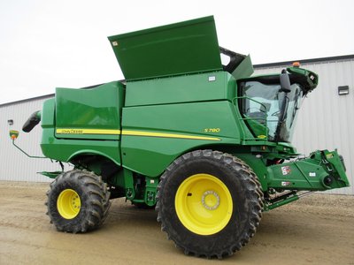 John Deere S780 Combine for Lease Illinois